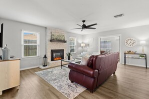 TV, fireplace