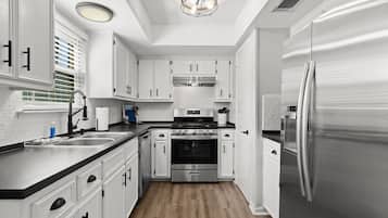 ميكروويف، فرن، موقد طهي مسطح، غسالة أطباق