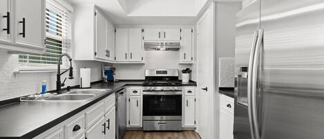 Micro-ondes, four, plaque de cuisson, lave-vaisselle
