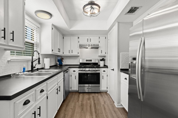 Microondas, horno, placa de cocina, lavavajillas