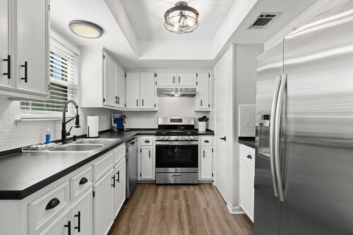 Fantastic 3-bedroom house centrally located in Round Rock. With Bonus room