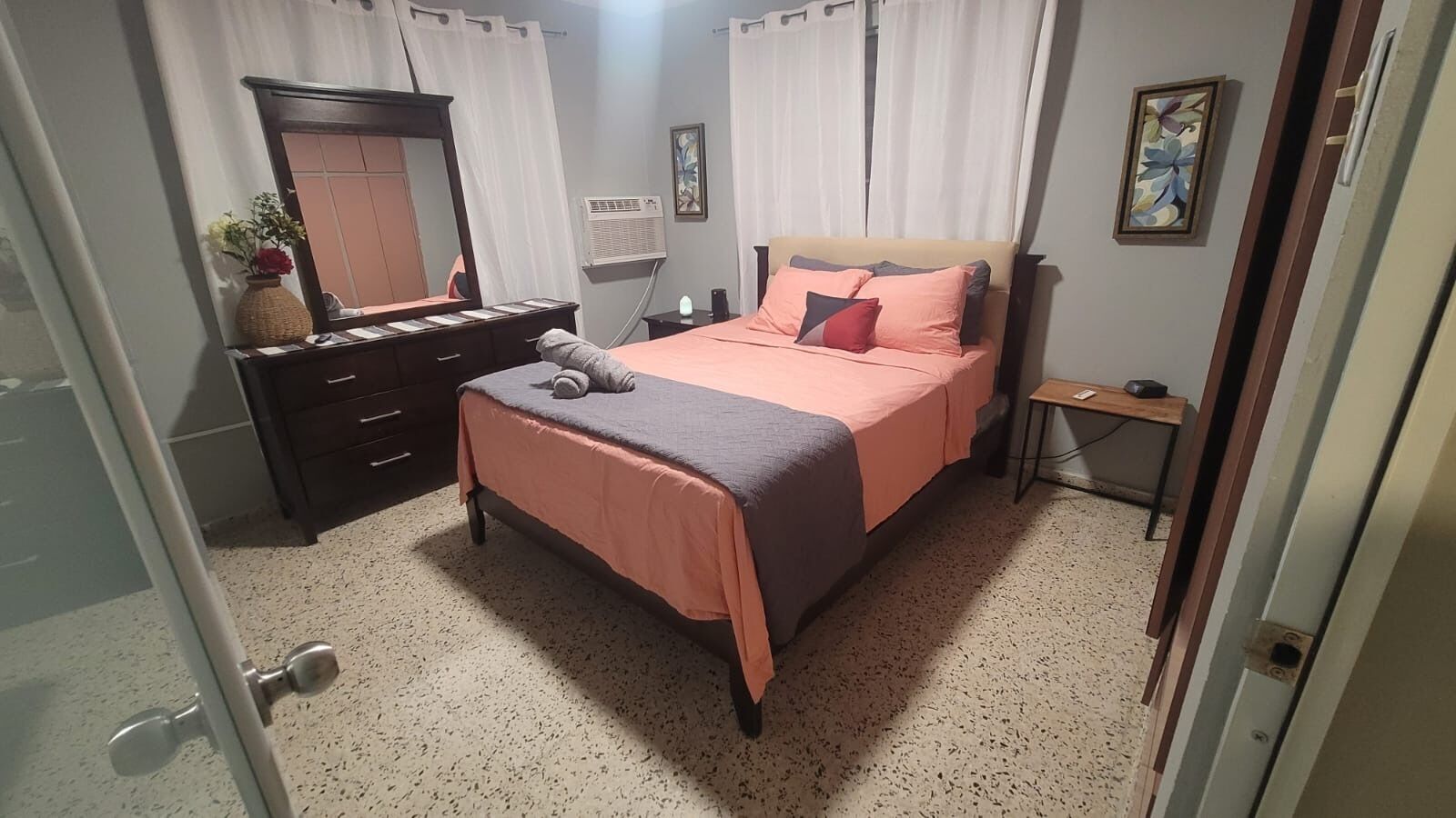 3 bedrooms, iron/ironing board, bed sheets