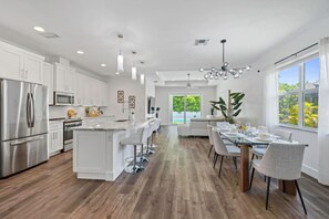 Fridge, microwave, stovetop, dishwasher