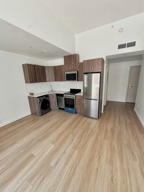 Private kitchen - LONG TERM STAYS - apartment (Edmonton)