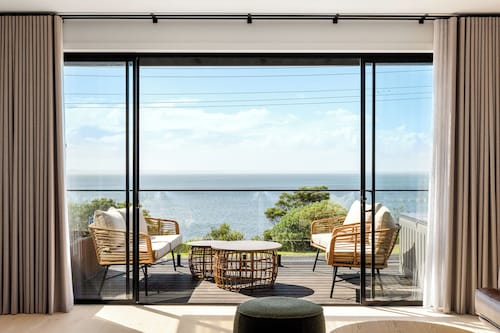 San Remo Luxe 1, large modern home with 180-degree bay views, outdoor spa.