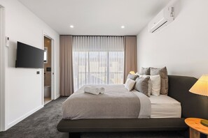 4 bedrooms, iron/ironing board, travel cot, free WiFi
