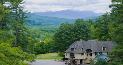 Spring Skiing is here March Availability. Spacious 4-bedroom close to mountains.