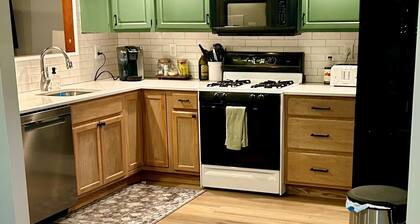 Spacious 4-bedroom minutes from downtown North Conway. Close to all Attractions