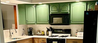 Spacious 4-bedroom minutes from downtown North Conway. Close to all Attractions