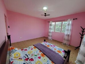 2 bedrooms, internet, bed sheets