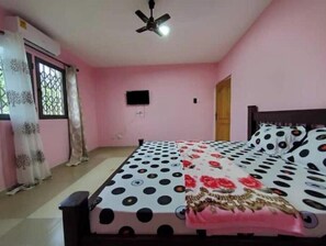 2 bedrooms, internet, bed sheets