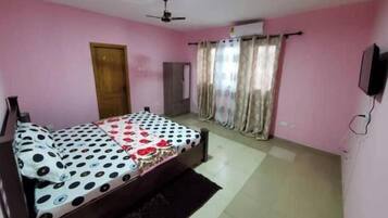 1 bedroom, internet, bed sheets
