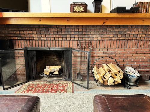 Cozy Ski in-Ski Out Condominium Killington 3 Bed 2 Bath, Sleeps 6