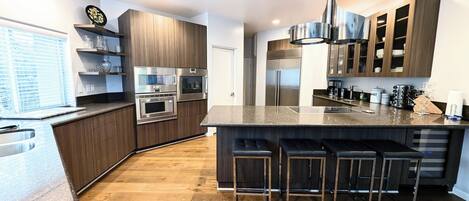 Micro-ondes, four, plaque de cuisson, lave-vaisselle