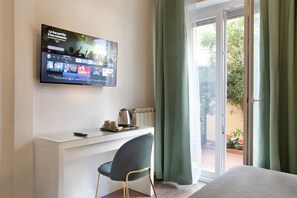 Luxury Triple Room, Patio, Garden View - CHARME HOLIDAYS PUCCINI (Rome)