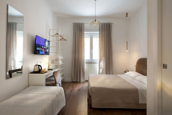 Habitación triple Deluxe | Escritorio, espacio para trabajar con un portátil, wifi gratis