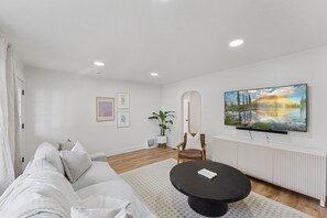 Living area - Charming City Stay – 4BR SLC Bungalow (South Salt Lake)