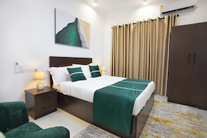 2 bedrooms, iron/ironing board, Internet, bed sheets - Charming 2-bedroom apartment with AC in Sakumono (Sakumono)