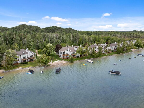 Exterior - Cute Condo on Round Lake in Petoskey (Bear Creek Township)