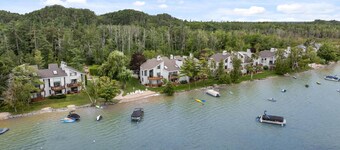 Cute Condo on Round Lake in Petoskey