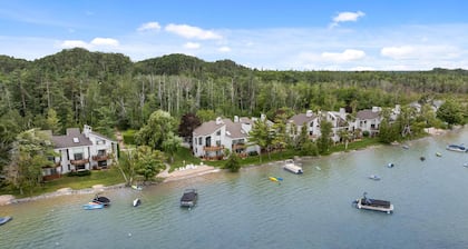 Cute Condo on Round Lake in Petoskey