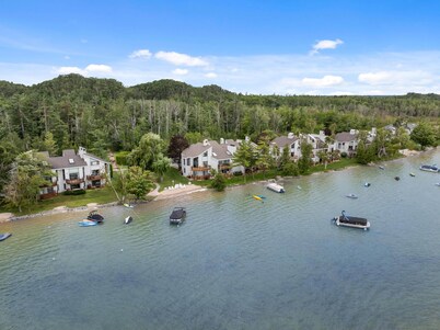Cute Condo on Round Lake in Petoskey
