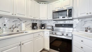 冰箱、微波炉、烤箱、炉灶