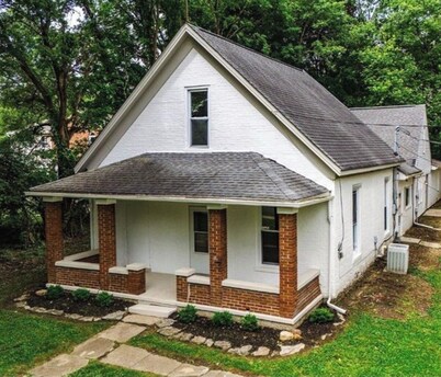 Spacious 4-bedroom house right at the Miami University Campus!