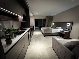 Apartamento clásico, vistas a la ciudad | Escritorio, cortinas opacas, tabla de planchar con plancha y wifi gratis