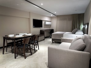 Appartement Confort, vue ville | Bureau, rideaux occultants, fer et planche à repasser, Wi-Fi gratuit