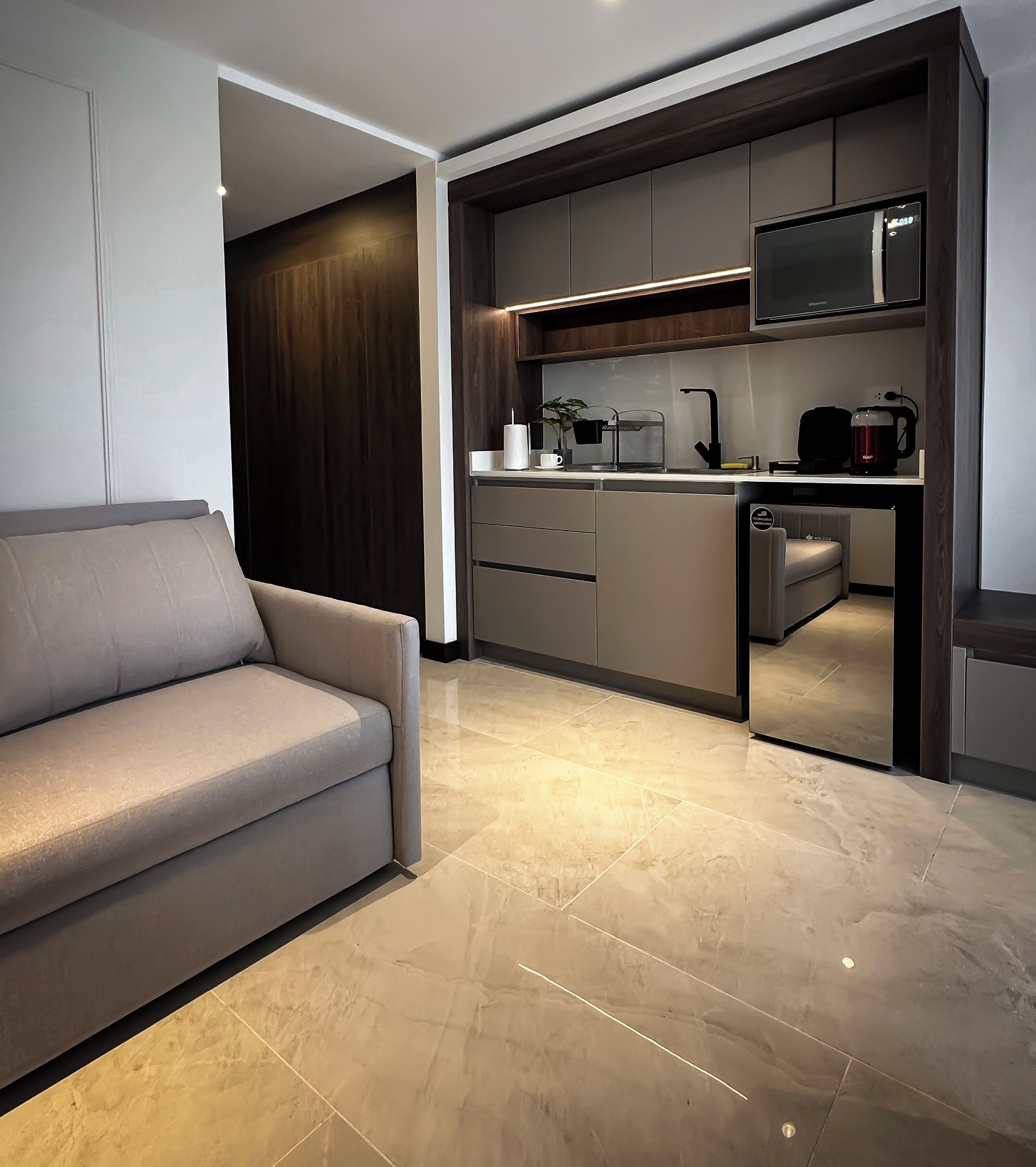 Apartament clàssic, vistes a la ciutat | Escriptori, cortines opaques, planxa i posts de planxar i wifi gratuïta 