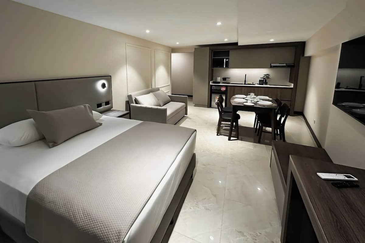 Appartement Confort, vue ville | Bureau, rideaux occultants, fer et planche à repasser, Wi-Fi gratuit