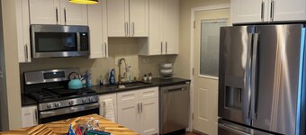 Superb 3-bedroom house with fitness room in Chicago Heights