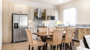 Dining - Stunning 2BR Condo - 5 min to Beach (Cabo San Lucas)