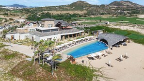 Exterior - Stunning 2BR Condo - 5 min to Beach (Cabo San Lucas)