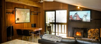 Creekside Bear Den
Beautifully newly remodeled condo close to everything!