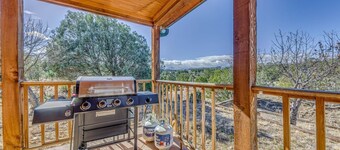 Capitan Vacation Rental w/ Grill, Near Ruidoso!