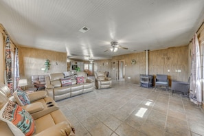 TV, fireplace - Capitan Vacation Rental w/ Grill, Near Ruidoso! Includes hottub! (Capitan)