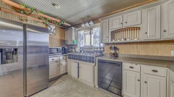 Mikrowelle, Ofen, Herdplatte, Geschirrspüler