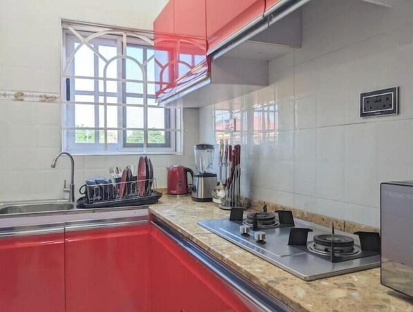 Fridge, microwave, stovetop, blender