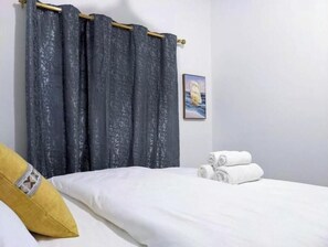 1 bedroom, iron/ironing board, internet, bed sheets