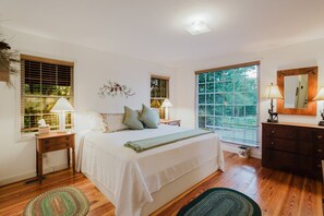 12 Schlafzimmer, Schreibtisch, Bügeleisen/Bügelbrett, WLAN