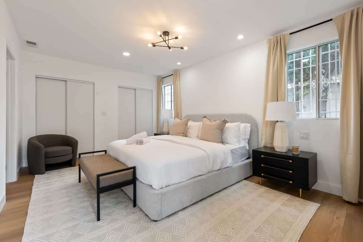 Iron/ironing board, travel cot, WiFi, bed sheets