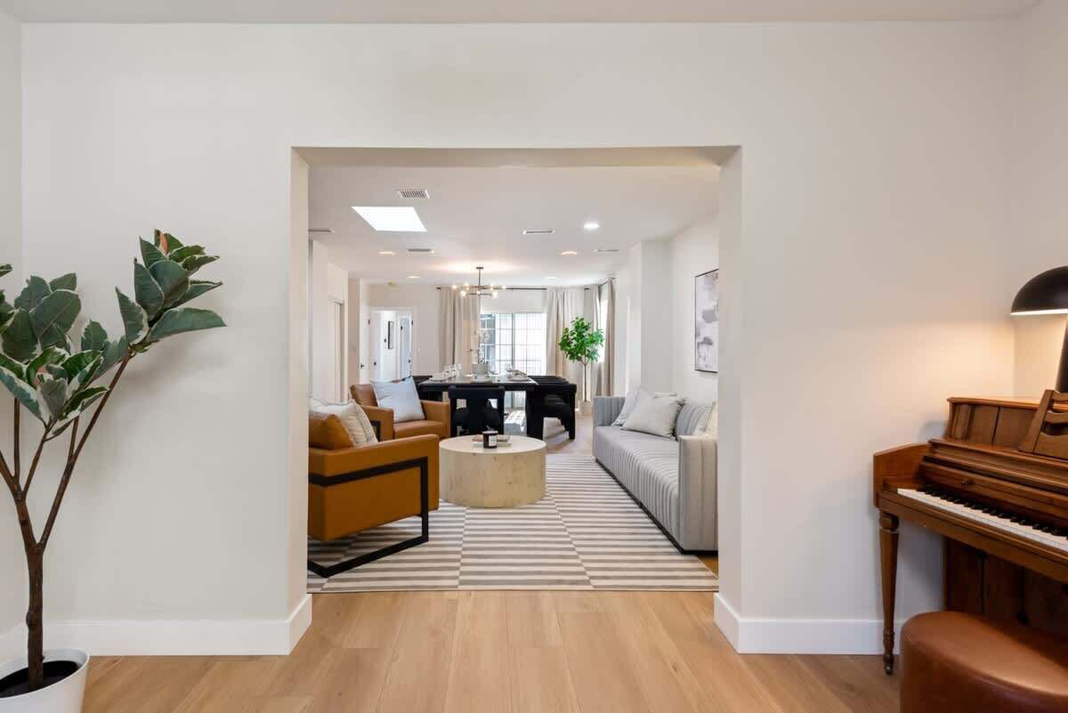 Televisión y oficina 