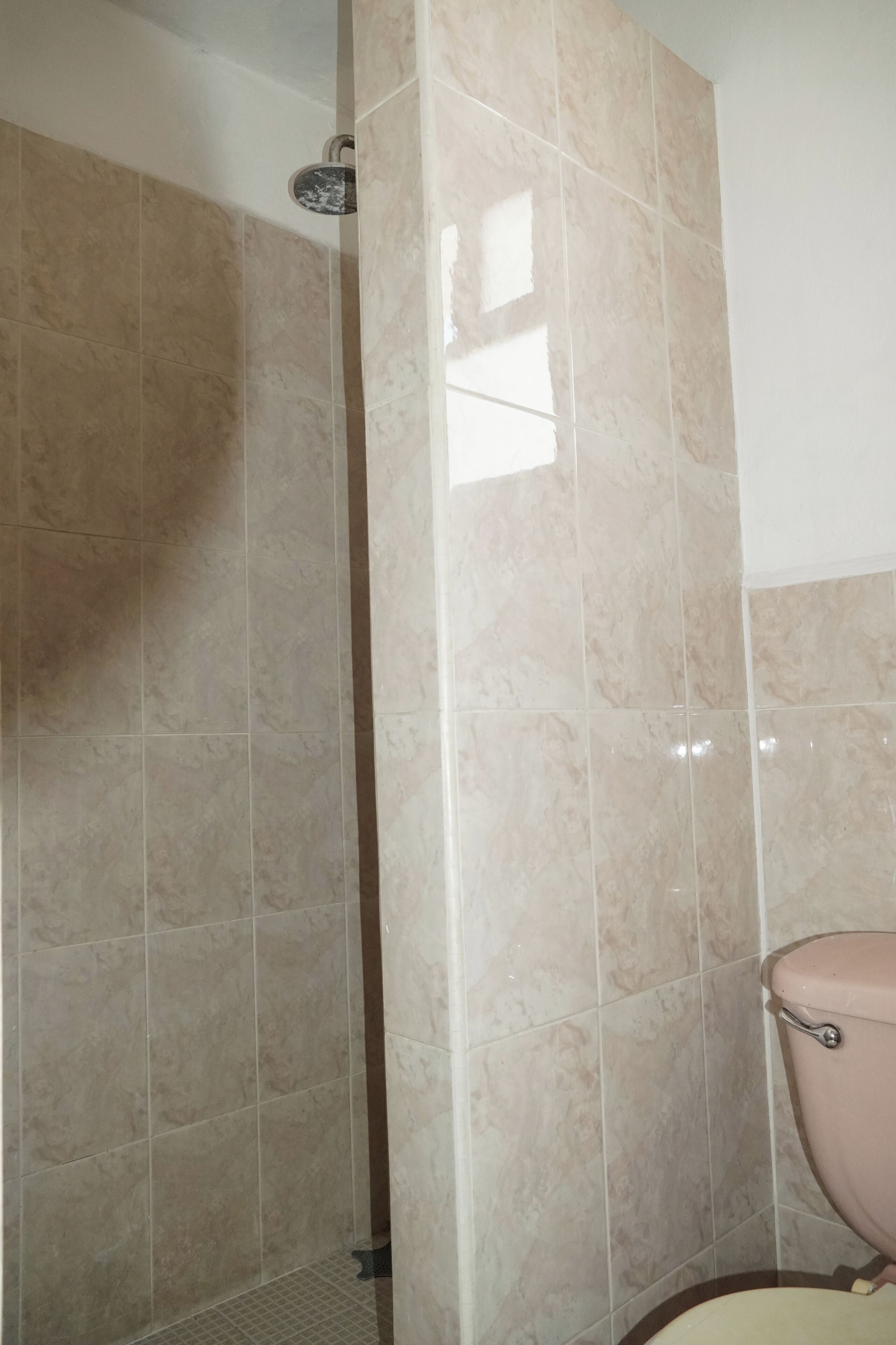 华丽四人房, 阳台, 城市景观 | 浴室 | 淋浴设施、毛巾、肥皂、洗发水