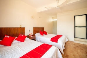 Habitación cuádruple Deluxe, balcón, vista a la ciudad | Wifi gratis