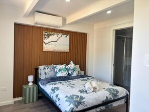 3 bedrooms, iron/ironing board, free WiFi, bed sheets