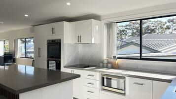 Mikrowelle, Ofen, Herdplatte, Geschirrspüler