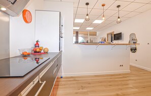 Réfrigérateur, four, plaque de cuisson, lave-vaisselle