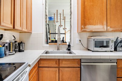 Entire 2-Bedroom Flat in Vibrant Mission District